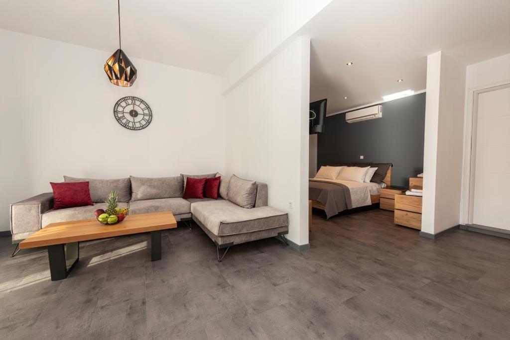 Ioulia'S Apartments ปลาตาเรีย ภายนอก รูปภาพ